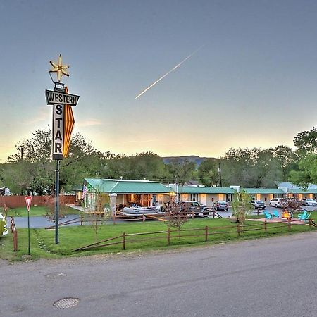 Western Star Inn Rifle Eksteriør billede